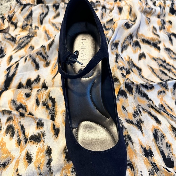 Kelly & Katie faux blue suede Mary Jane heels - Picture 3 of 5